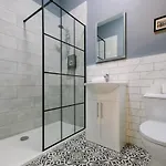 One Bedroom In Gloucester Road North *