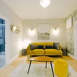 One Bedroom In Gloucester Road North Appartement