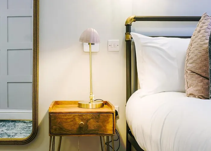 One Bedroom In Gloucester Road North