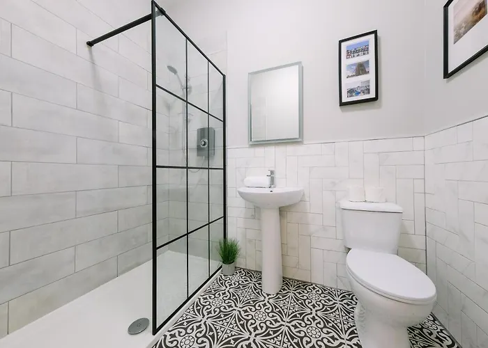 One Bedroom In Gloucester Road North Apartman