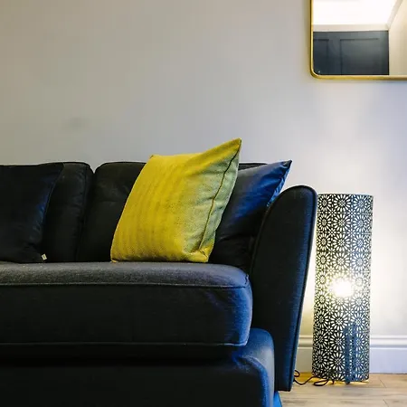 One Bedroom In Gloucester Road North 브리스틀