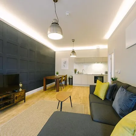 One Bedroom In Gloucester Road North Apartment
