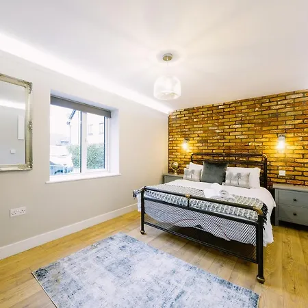 One Bedroom In Gloucester Road North *