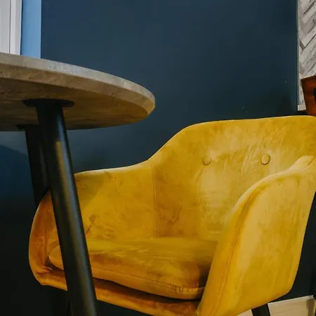 One Bedroom In Gloucester Road North