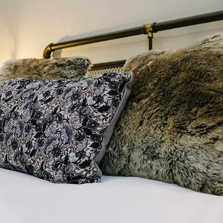 One Bedroom In Gloucester Road North