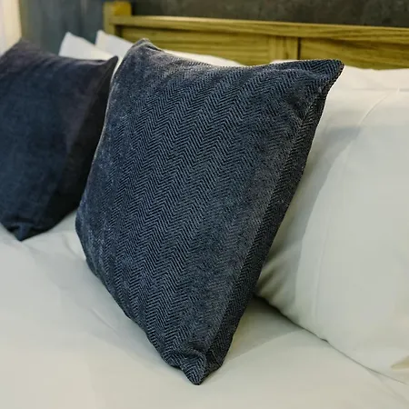One Bedroom In Gloucester Road North 브리스틀