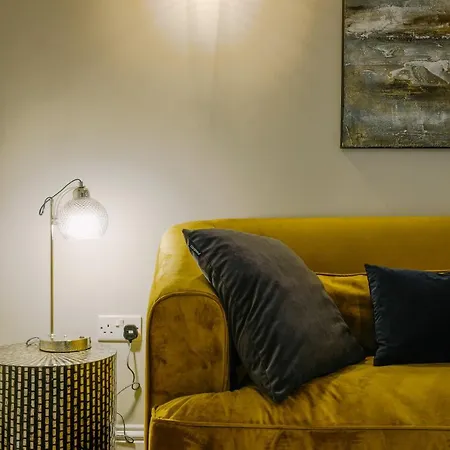 One Bedroom In Gloucester Road North