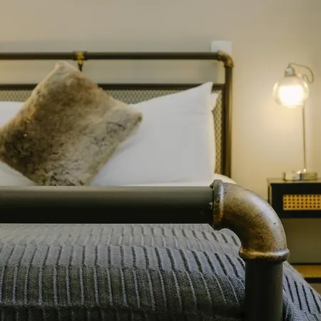 One Bedroom In Gloucester Road North *