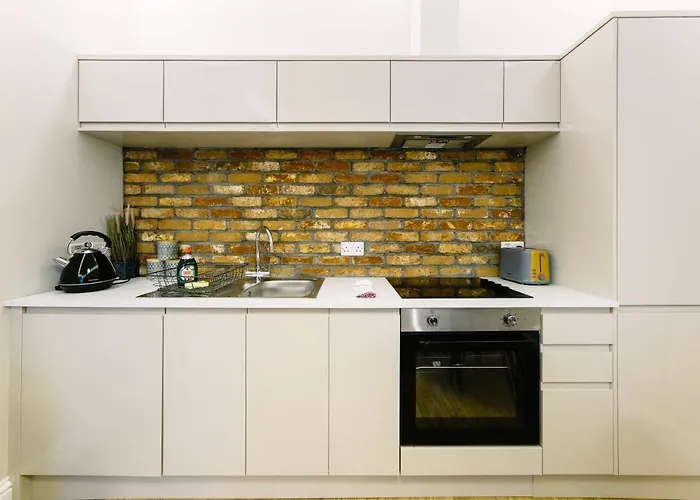 One Bedroom In Gloucester Road North Apartment