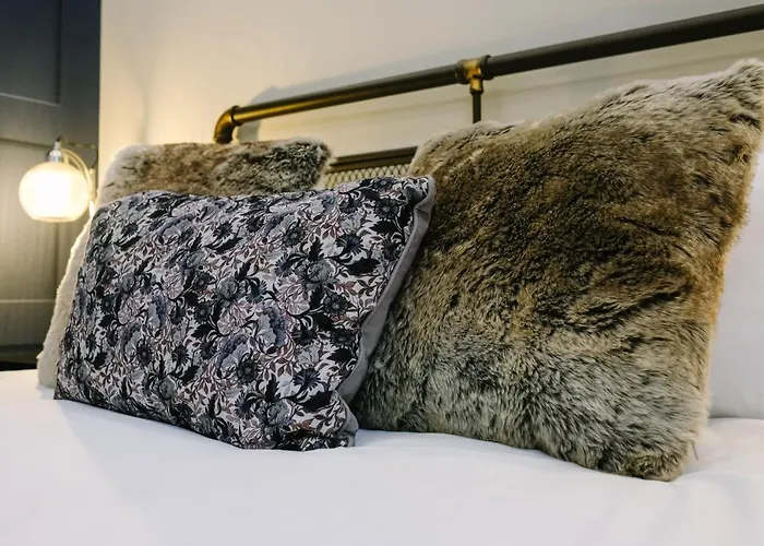 One Bedroom In Gloucester Road North