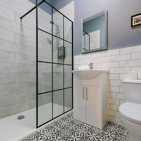 One Bedroom In Gloucester Road North *