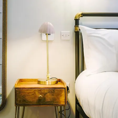 One Bedroom In Gloucester Road North