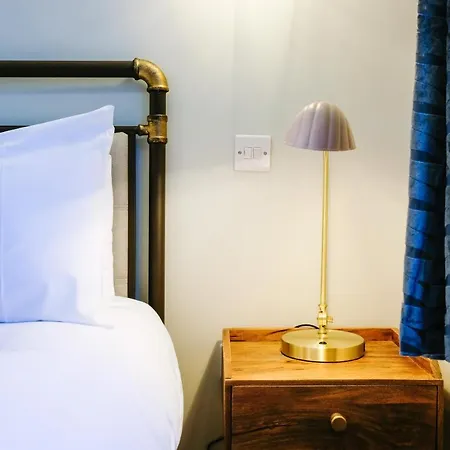 One Bedroom In Gloucester Road North 布里斯托