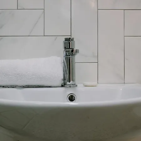 One Bedroom In Gloucester Road North