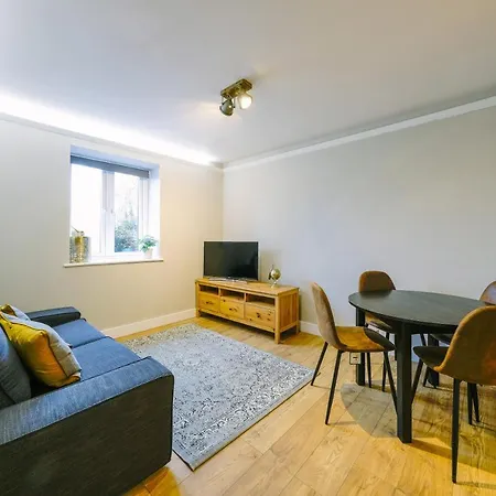 One Bedroom In Gloucester Road North 布里斯托