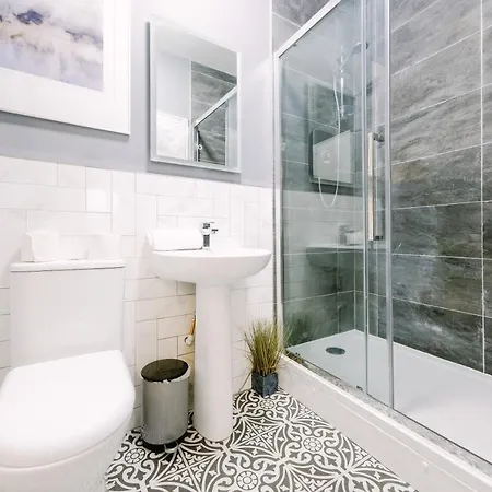 One Bedroom In Gloucester Road North *