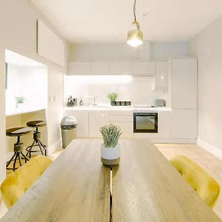 One Bedroom In Gloucester Road North 布里斯托
