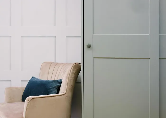 One Bedroom In Gloucester Road North