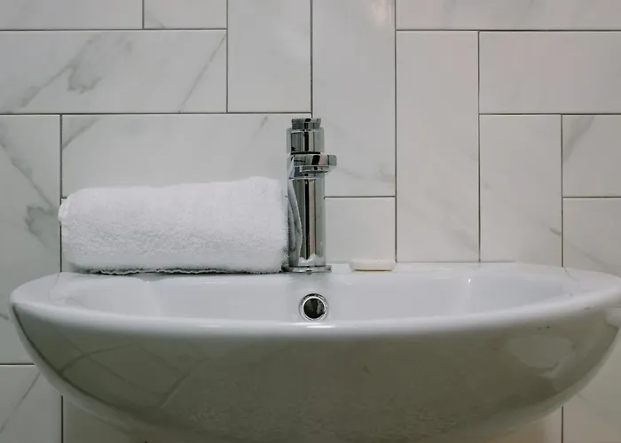 One Bedroom In Gloucester Road North