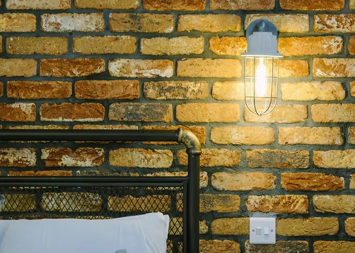 One Bedroom In Gloucester Road North