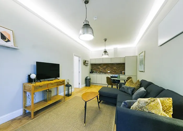 One Bedroom In Gloucester Road North