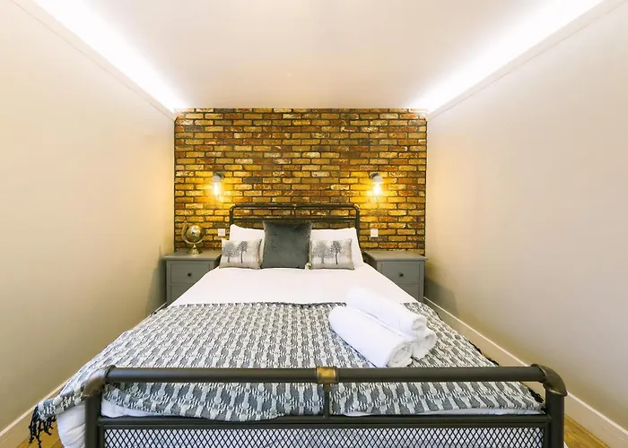 One Bedroom In Gloucester Road North Appartamento