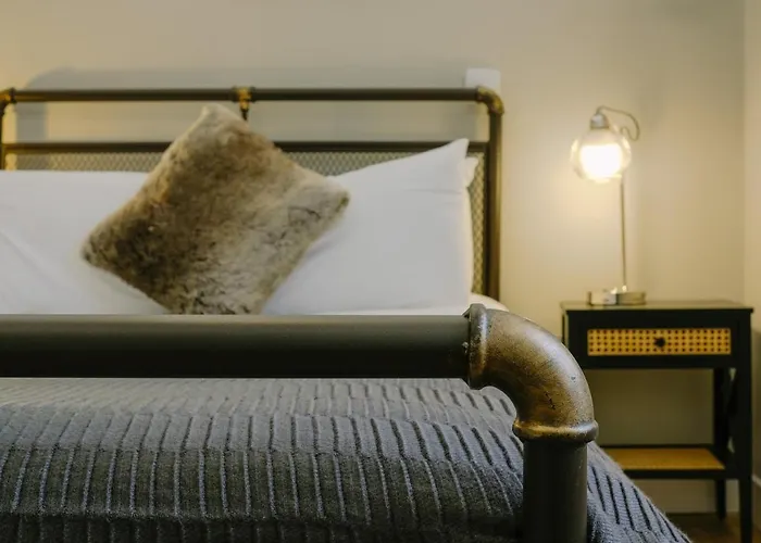 One Bedroom In Gloucester Road North *